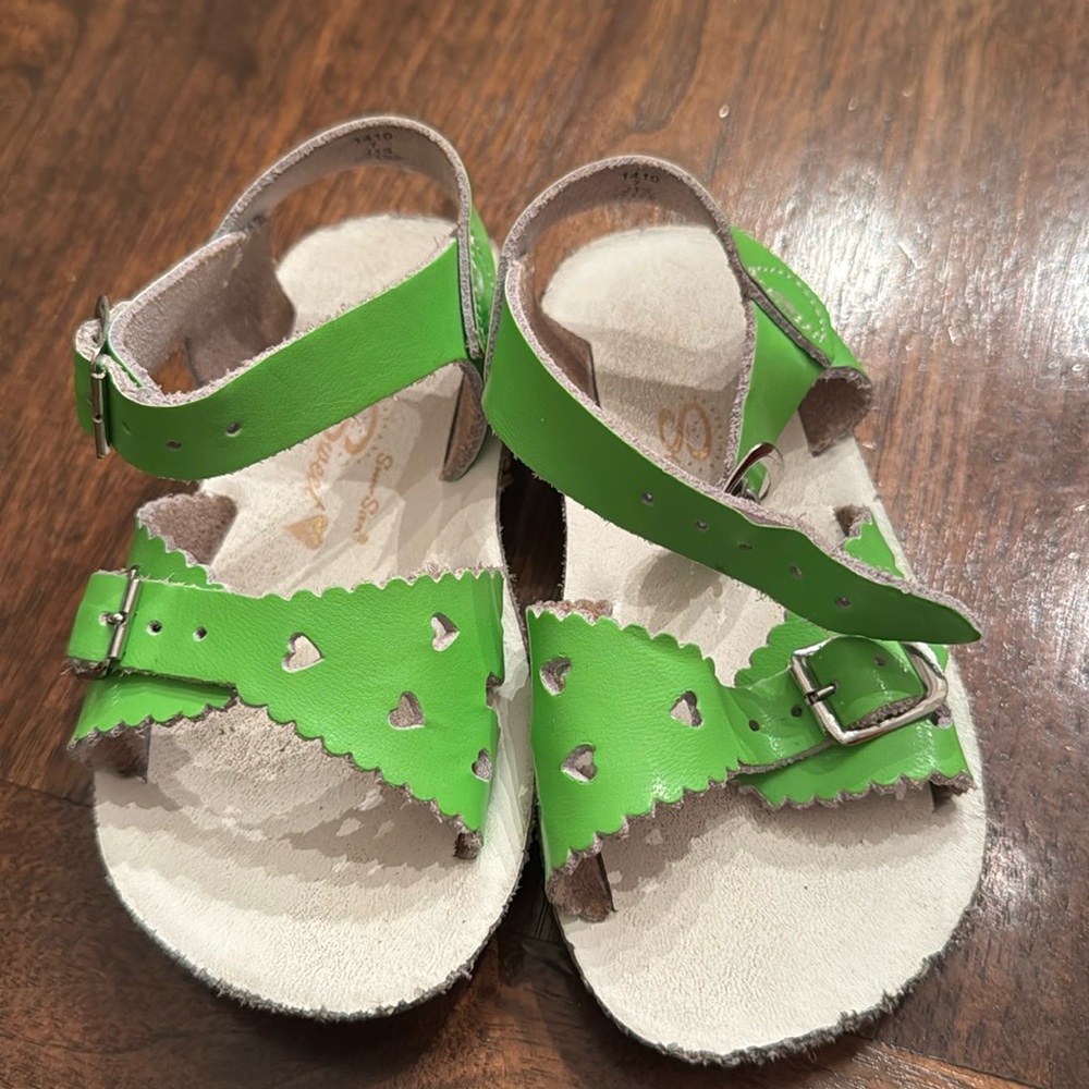 Girls saltwater sandals